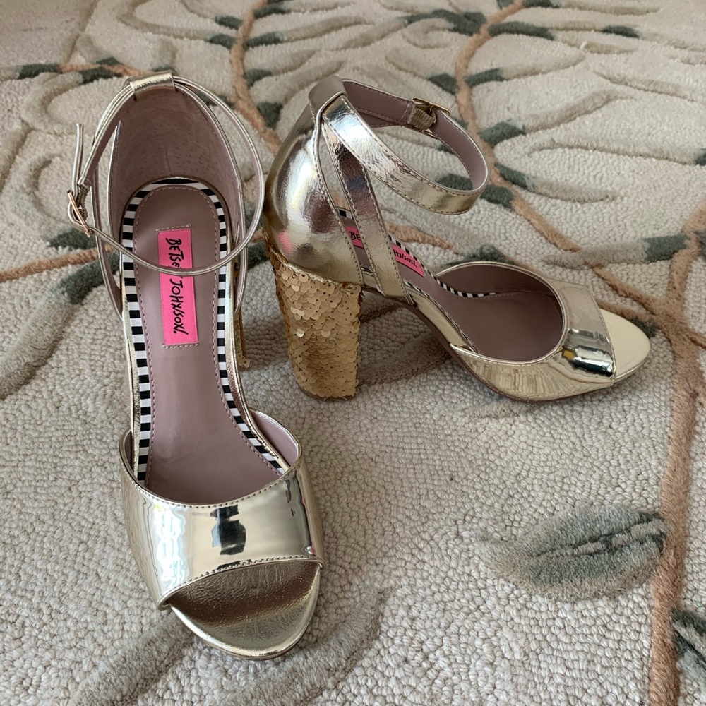 BETSEY JOHNSON- NEW- sequin heels
